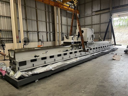 0.9 mm/r Ra 0,05 Macchina di bruciatura a rulli con rotazione del pezzo di lavoro / utensile